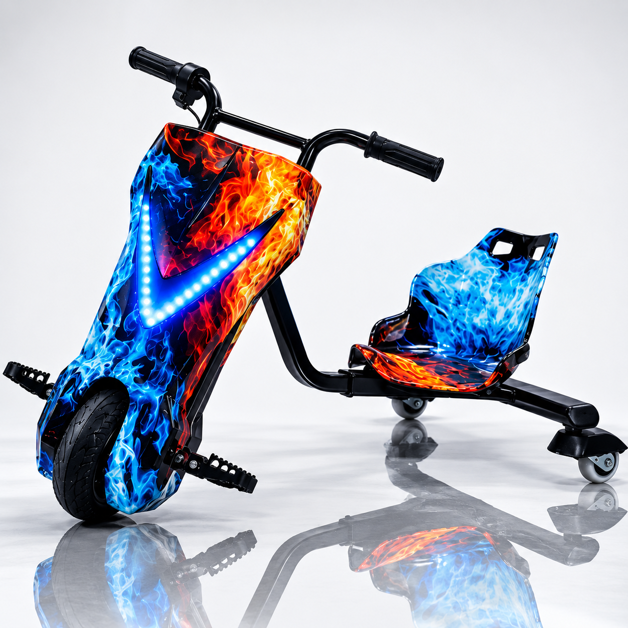 Triciclo elétrico drift infantil com pintura em chamas azuis e laranja e farol LED